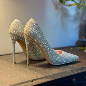 Elegant Gold Stiletto Heels! Sparkle ✨🪩💖